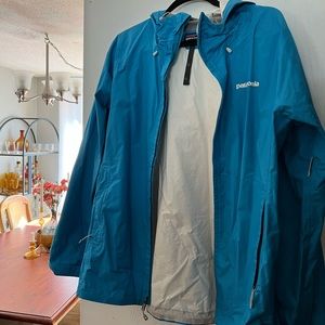 Patagonia Torrentshell Raincoat - Excellent condition, barely used.